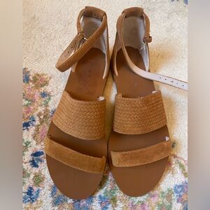 Brand new never worn Via Spiga Camel Flat Sandals